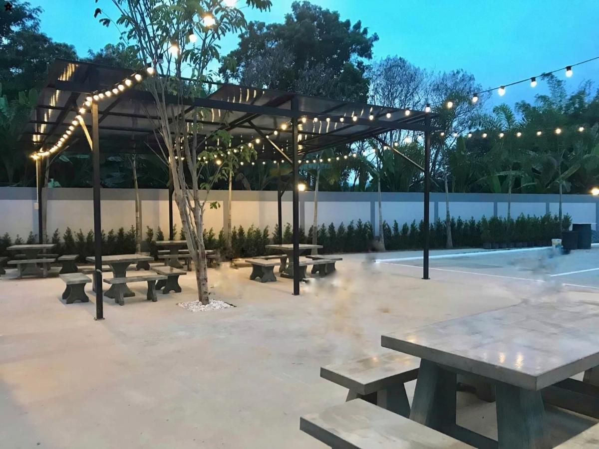 Baan Klangdao Resort Sattahip Eksteriør bilde