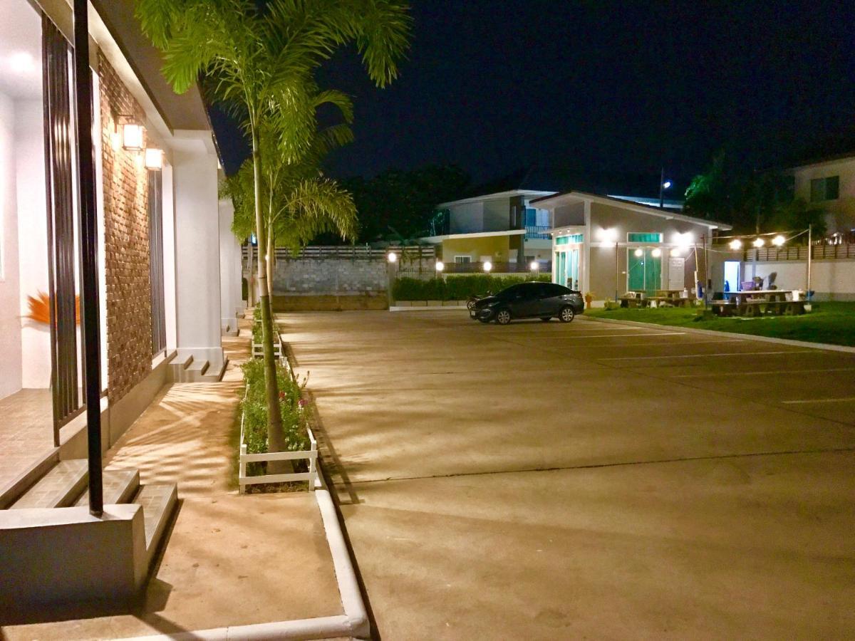 Baan Klangdao Resort Sattahip Eksteriør bilde