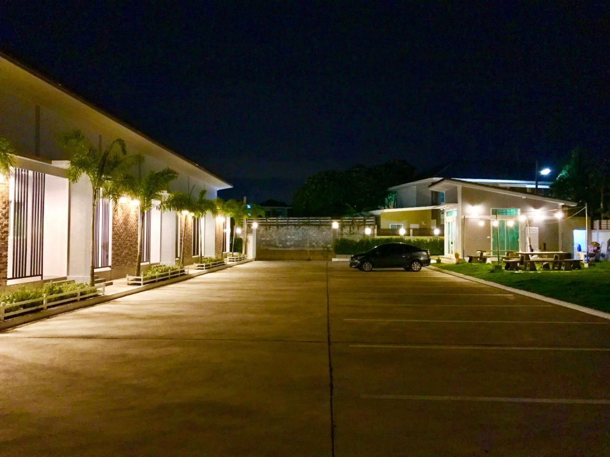 Baan Klangdao Resort Sattahip Eksteriør bilde